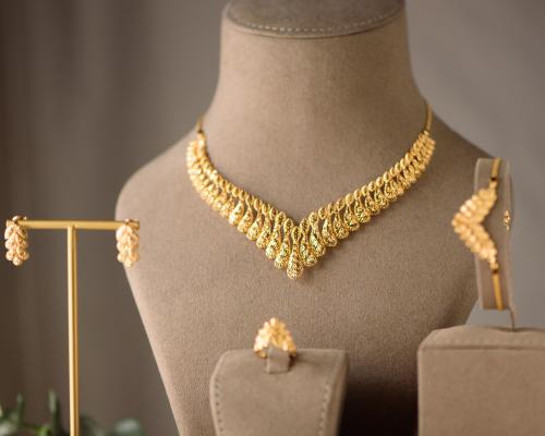طقم ذهب عيار 21
