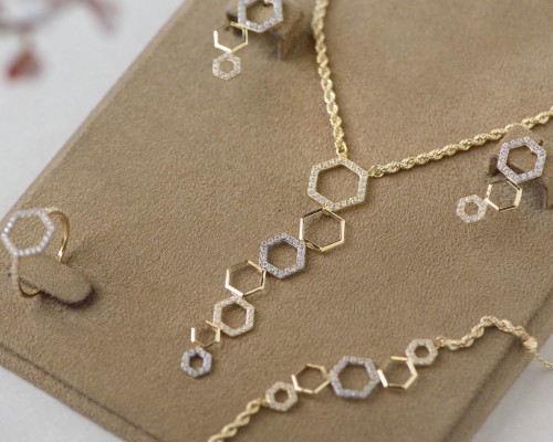 طقم كامل ناعم ذهب عيار 18