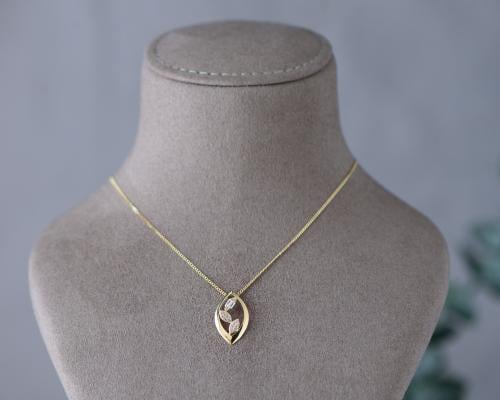 عقد ذهب عيار 18