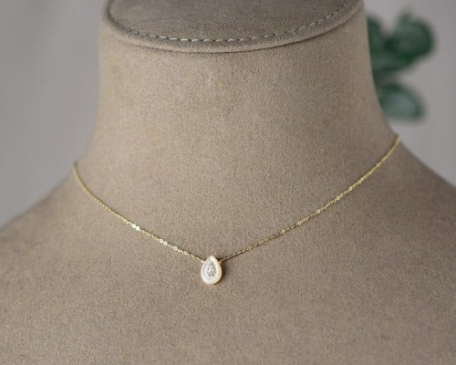 عقد ذهب عيار 18