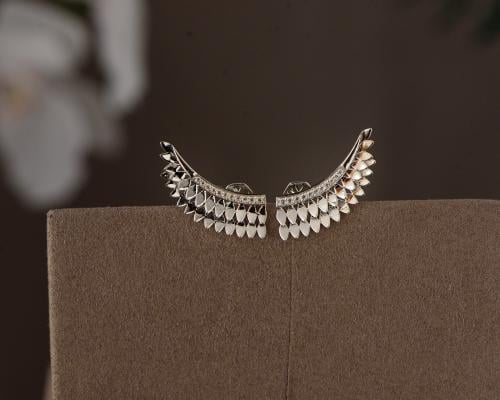 حلق ذهب أبيض عيار 18 متسلق