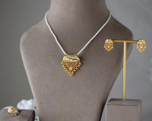 نصف طقم ذهب هندي عيار 21 محلى باللؤلؤ الطبيعي المس...