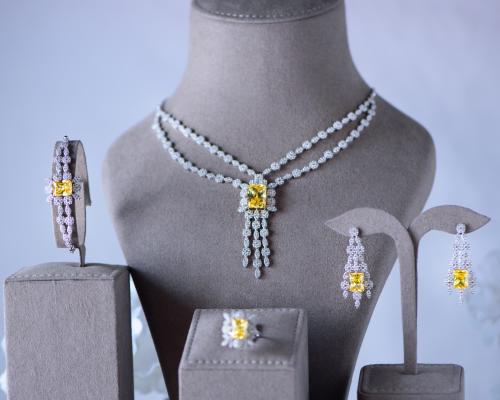 طقم ذهب أبيض عيار 18