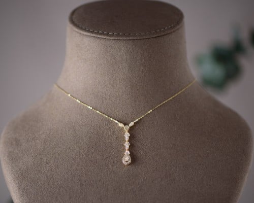 عقد ذهب عيار 18