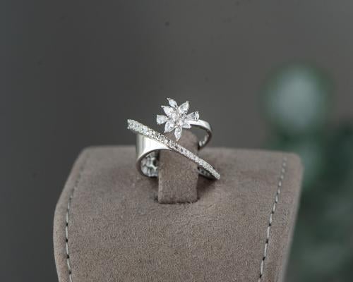 خاتم ذهب أبيض عيار 18