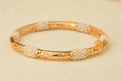 غوايش بمفتاح ذهب عيار 21 ملكية مطعمة بلؤلؤ المياه...