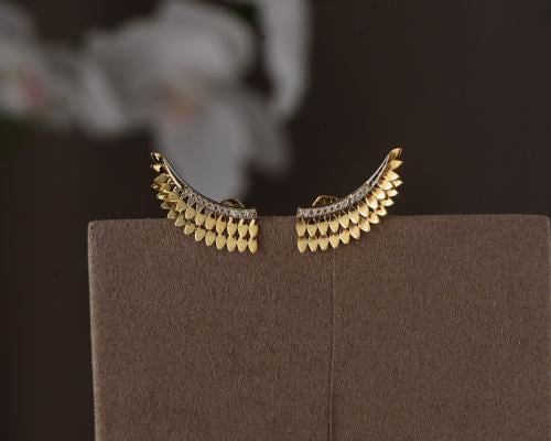 حلق ذهب عيار 18 متسلق