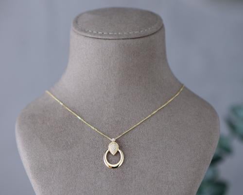 عقد ذهب عيار 18