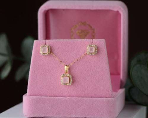 طقم أطفال ذهب عيار 18 (حلق وعقد)