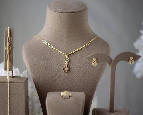 طقم ذهب عيار 18