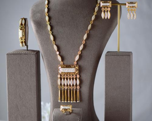 سبحة فاخرة مع حلق وخاتم وسوارة من الذهب البحريني ع...
