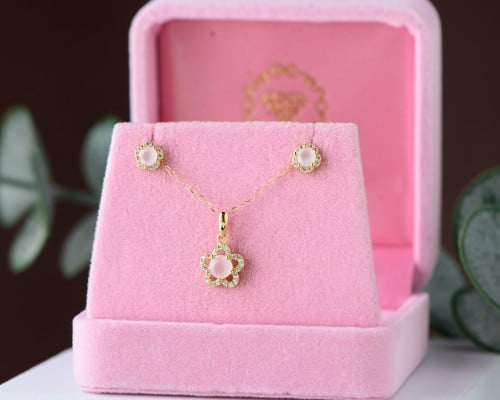 طقم أطفال ذهب عيار 18 (حلق وعقد)