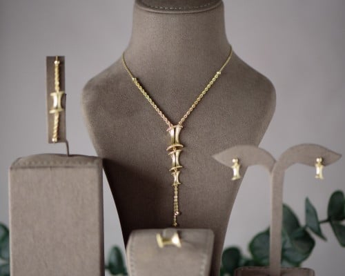 طقم ذهب عيار 18