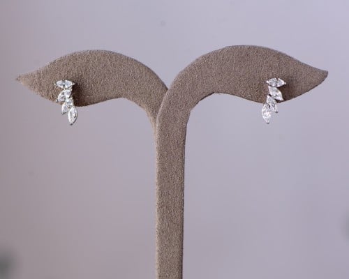 حلق ذهب أبيض عيار 18