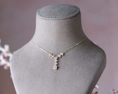 عقد ذهب عيار 18