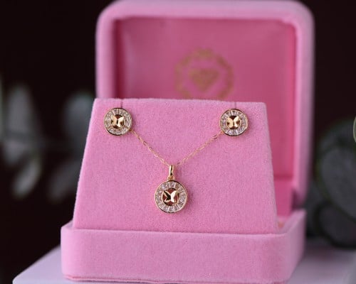 طقم أطفال ذهب عيار 18 (حلق وعقد)