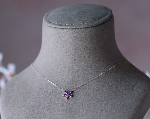 عقد ذهب عيار 18