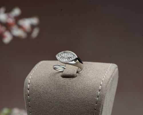 خاتم ذهب أبيض عيار 18