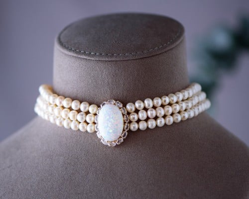 تشوكر لولو مع تعليقة ذهب عيار 18 مع حجر الأوبال ال...