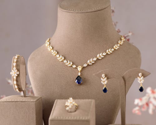 طقم ذهب عيار 18 ملكي