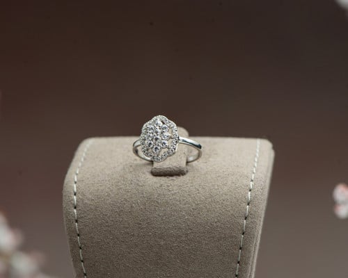 خاتم ذهب أبيض عيار 18