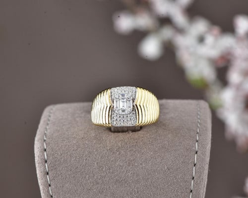 خاتم ذهب عيار 18 تصميم ألماس