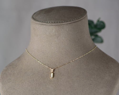 عقد ذهب عيار 18