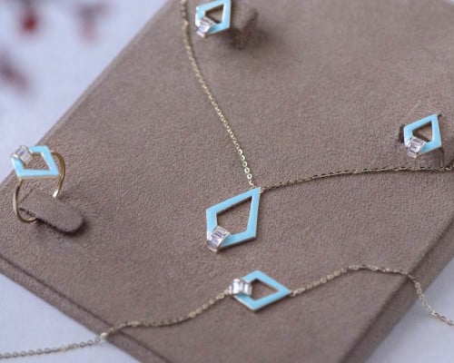 طقم كامل ناعم ذهب عيار 18