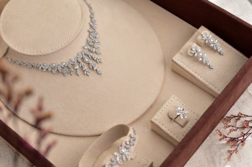 طقم ذهب أبيض موديل ألماس