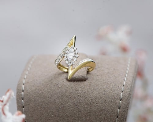 خاتم ذهب عيار 18 تصميم ألماس