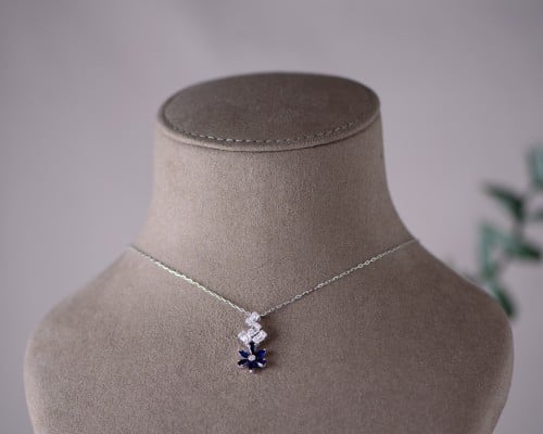 عقد ذهب عيار 18