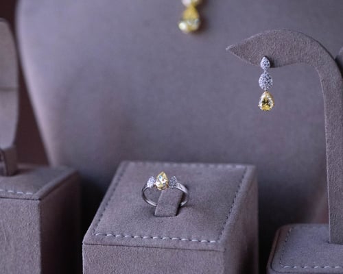 طقم ذهب أبيض عيار 18