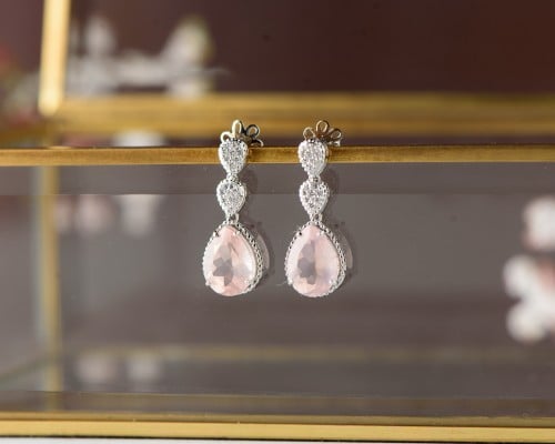 حلق ذهب أبيض عيار 18