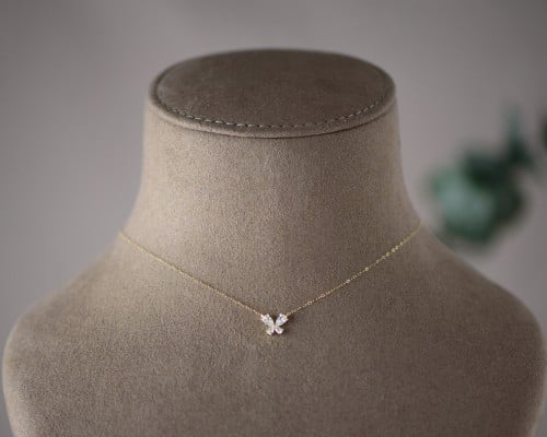 عقد ذهب عيار 18