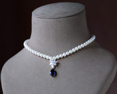 تعليقة ذهب أبيض عيار 18 مع عقد لولو