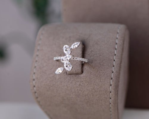 خاتم ذهب أبيض عيار 18