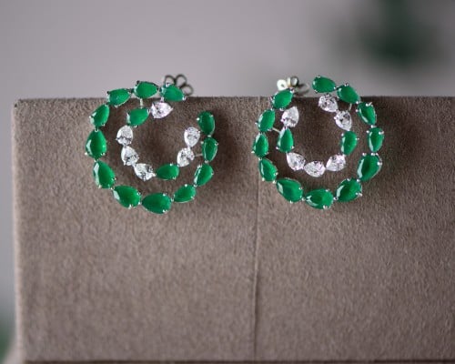 حلق ذهب أبيض عيار 18 ملكي