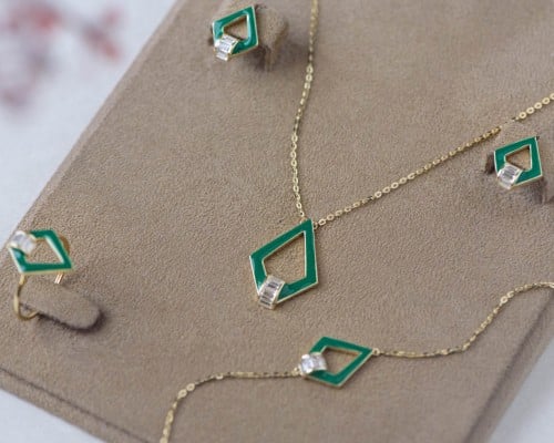 طقم كامل ناعم ذهب عيار 18