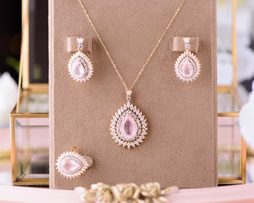 نصف طقم ذهب عيار 18 بتصميم الألماس