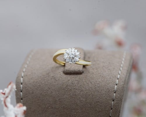 خاتم ذهب عيار 18 تصميم ألماس