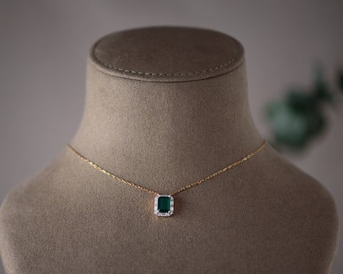 عقد ذهب عيار 18