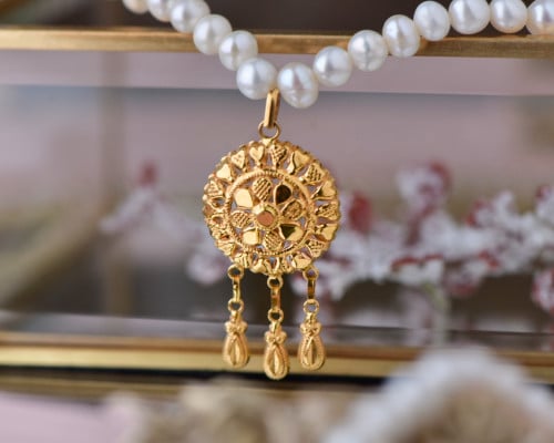 تعليقة ذهب عيار 21 مع عقد لولو