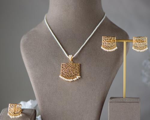 نصف طقم ذهب بحريني عيار 21 محلى باللؤلؤ الطبيعي ال...