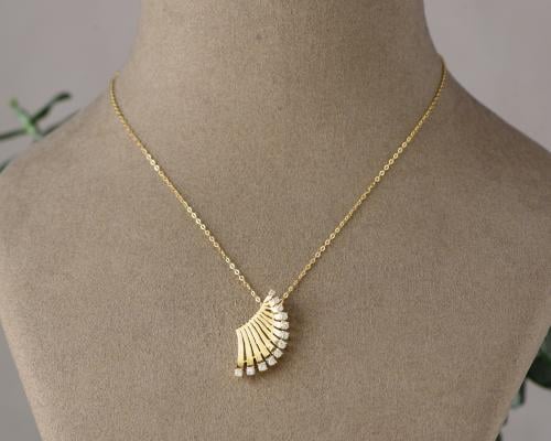 عقد ذهب عيار 18