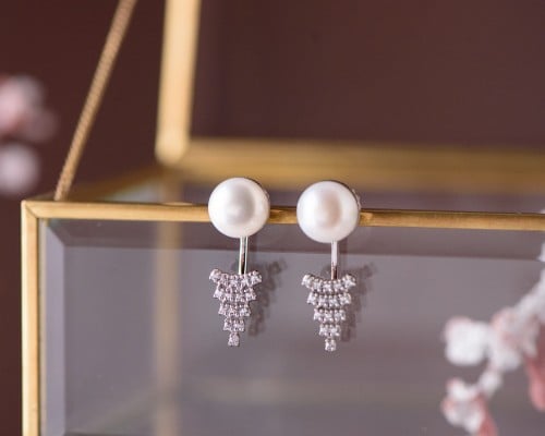 حلق ذهب أبيض عيار 18