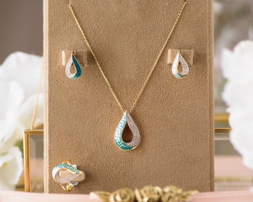 نصف طقم فاخر من الذهب عيار 18