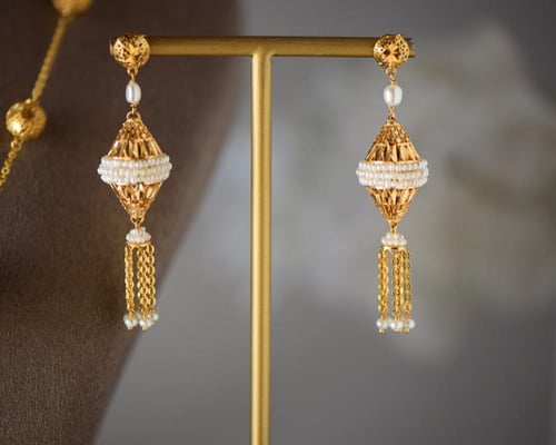 سبحة فاخرة مع حلق وخاتم من الذهب البحريني عيار 21...