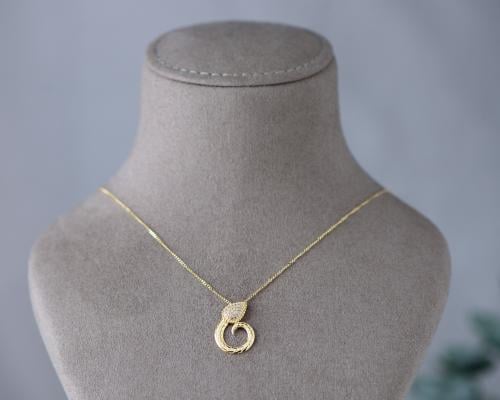 عقد ذهب عيار 18