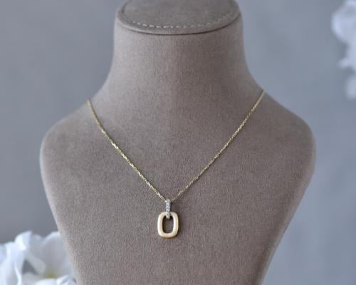 عقد ذهب عيار 18