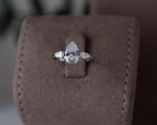 خاتم ذهب أبيض عيار 18